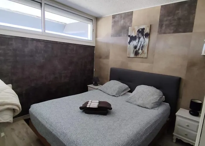 Naturiste Cap D'agde Port Ambonne 304