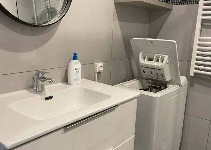 Naturiste Cap D'agde Port Ambonne 304 *